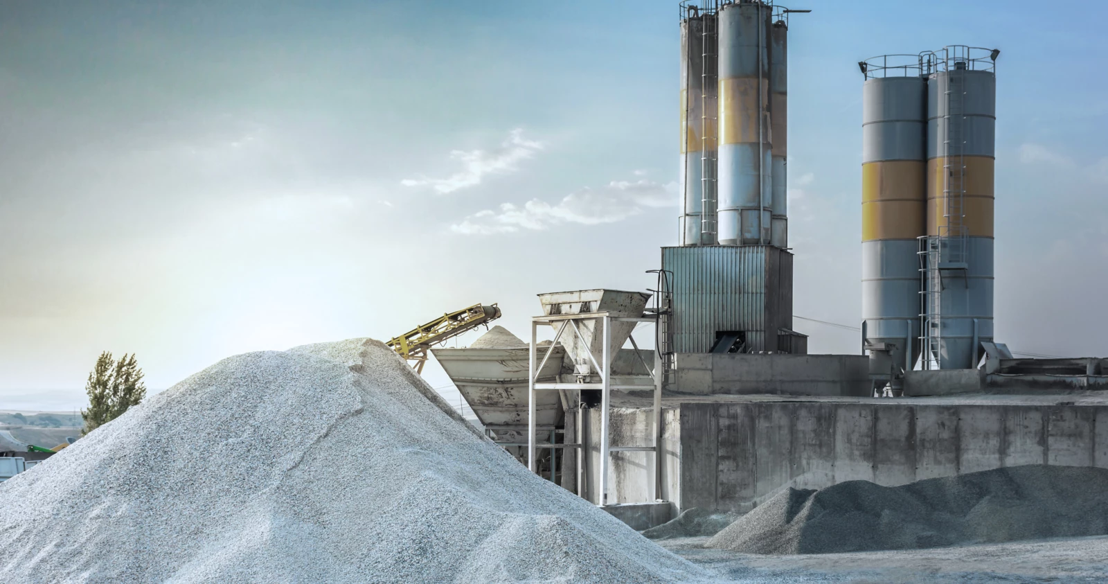Conveyor and large stockpiles