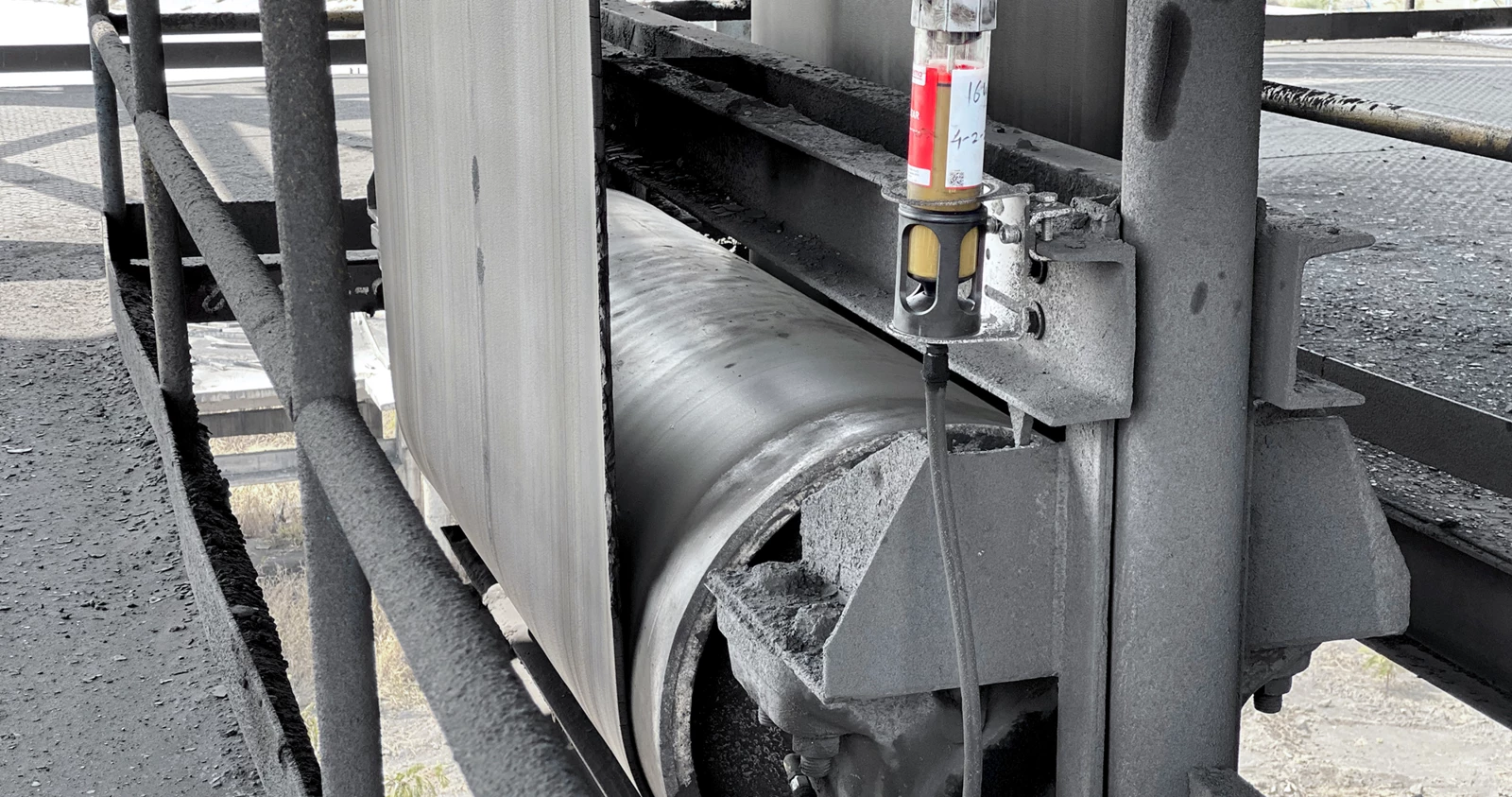 Two 500 cc STAR VARIO greasers mounted on a takeup pulley with heavy duty brackets and hoses.
