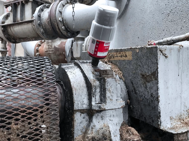 perma STAR VARIO automatic lubricator mounted on a bearing