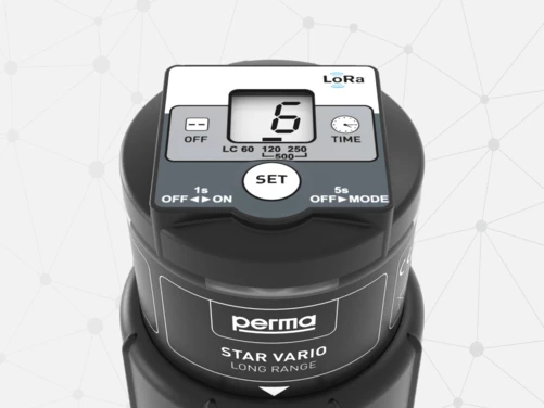 Diagram showcasing the Gateway LONG RANGE connecting lubricators via cellular LoRaWAN technology to the cloud, and monitoring systems through the perma CONNECT dashboard app.