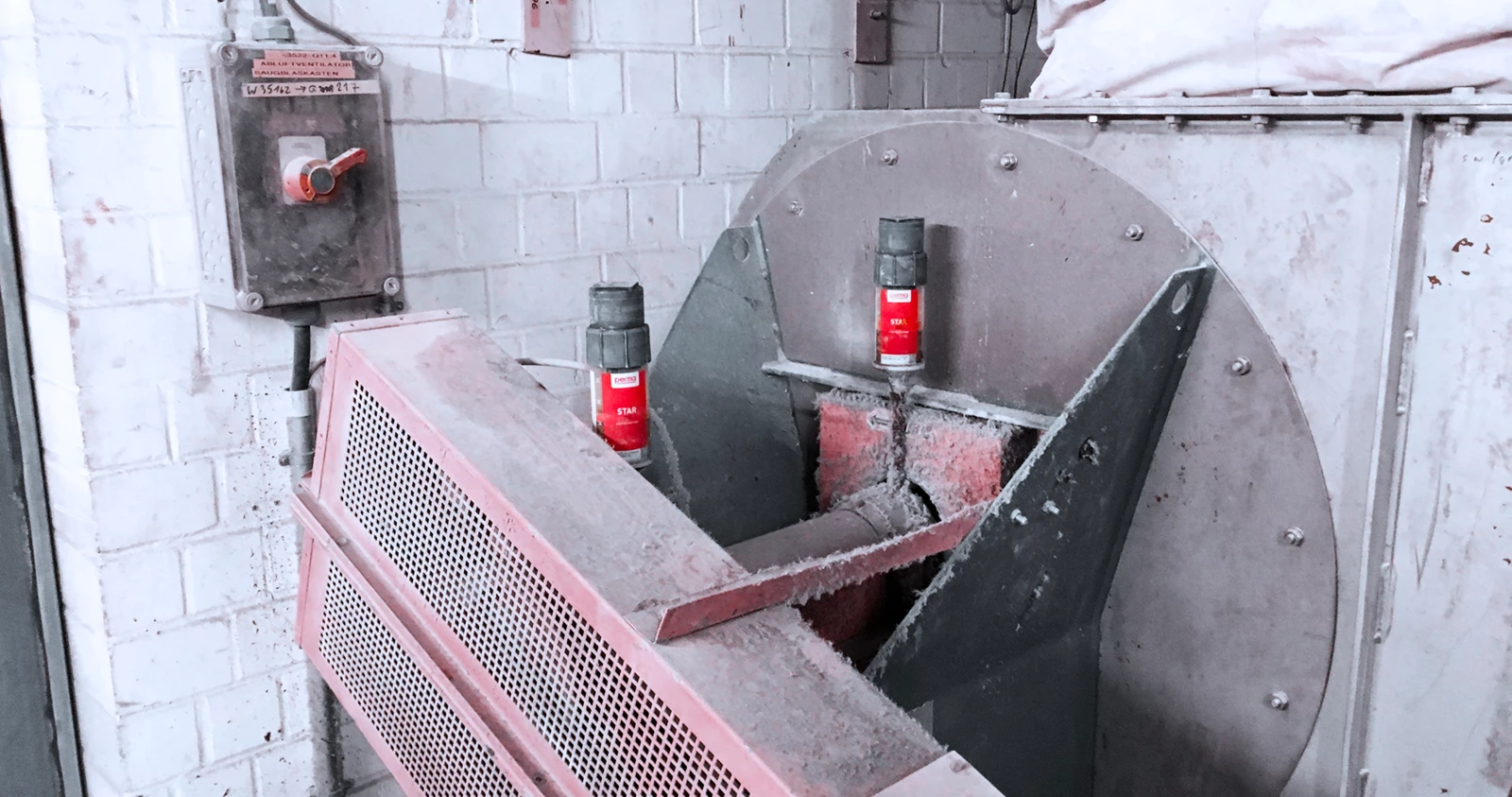 perma STAR VARIO auto greasers on a fan